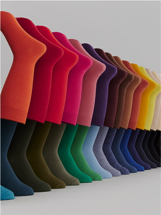 50色のカラバリで、 色遊び放題。