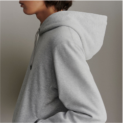 フードの先から、袖の先まで、完璧に。