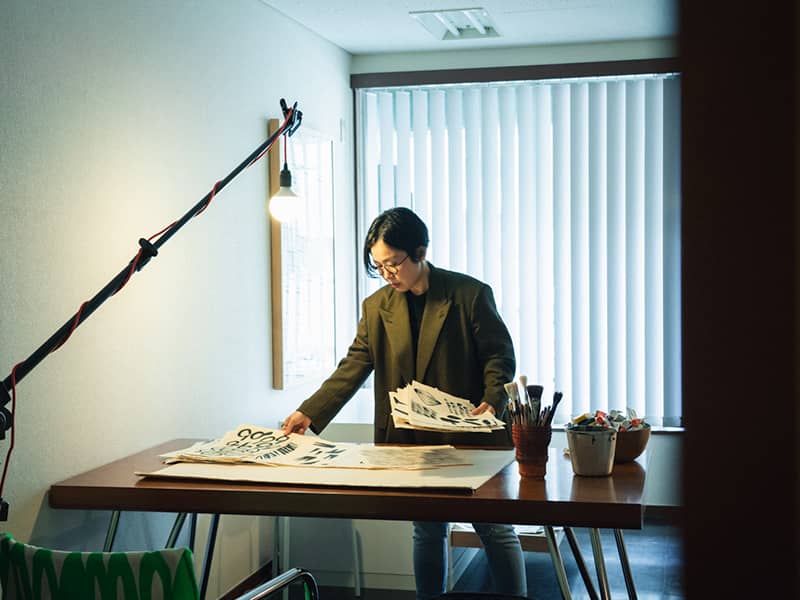 Asami’s studio incorporates smartly arranged vintage furniture
