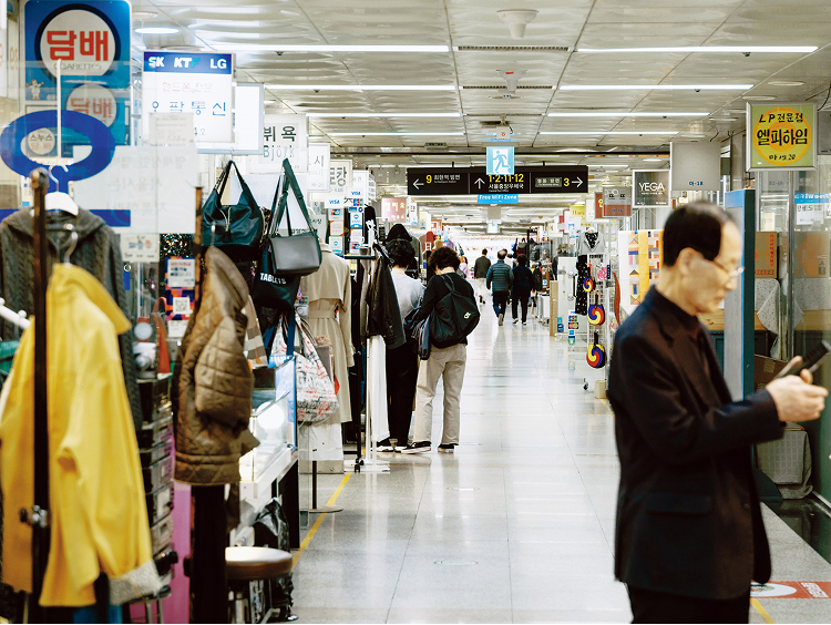 UNIQLO <br class="u-only-pc">and<br> Our Town